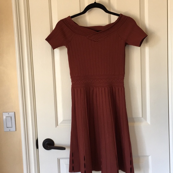 💯 SANDRO KNITTED DRESS W SEAMING EFFECT XS - Picture 3 of 8